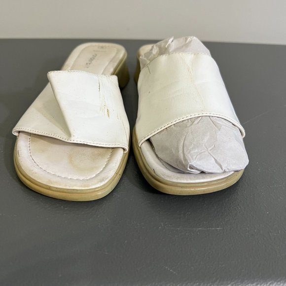 GLORIA VANDERBILT White Slip‎ On Sandals (8) - Picture 3 of 7